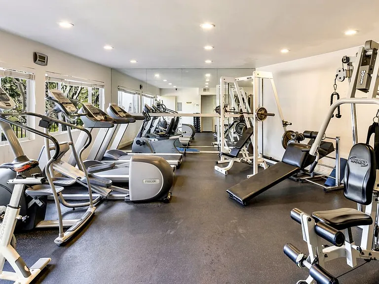 2385 Roscomare Rd #D3 — Photo 28
