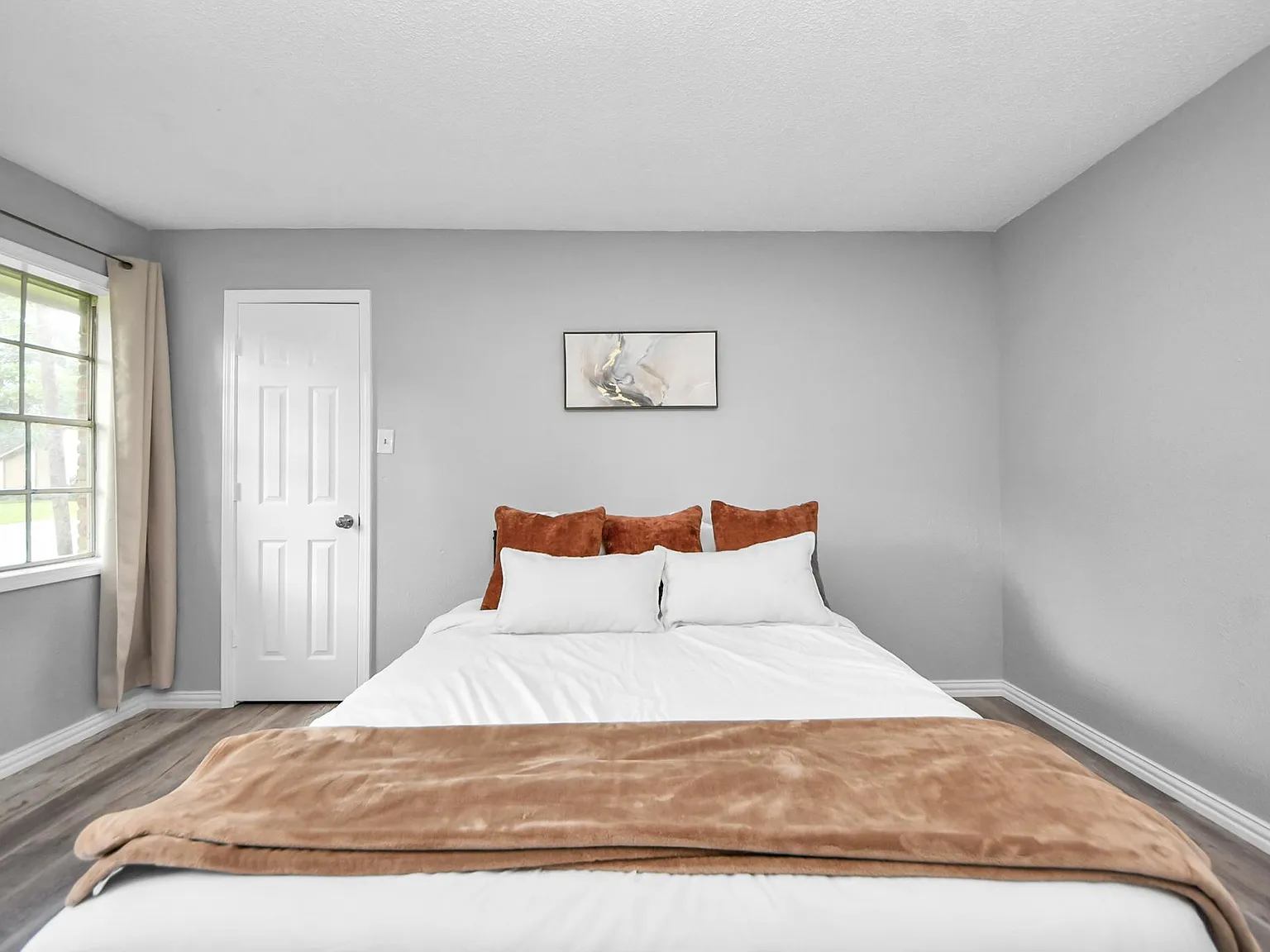 4 bed, 3.0 bath, 3642 sqft, $845 — Photo 1