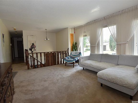 5th image of 309 Watson CRESCENT