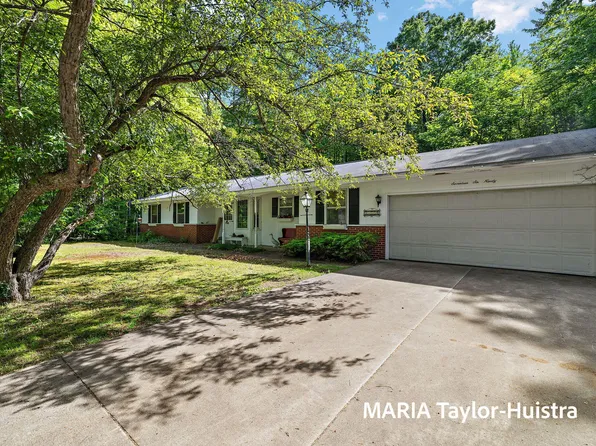 17690 Jordan Ln, Spring Lake, MI 49456