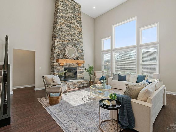 3rd image of 793 Frederick Ct