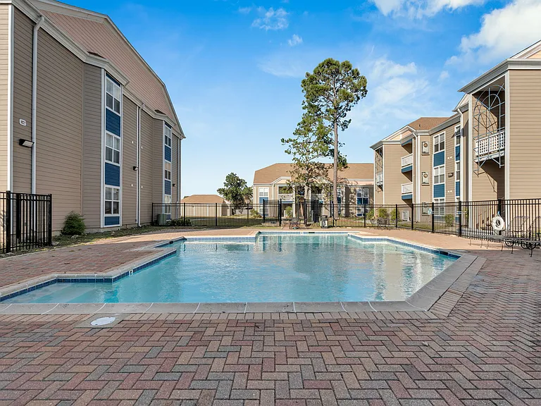 Woodlake Apartments — Photo 33