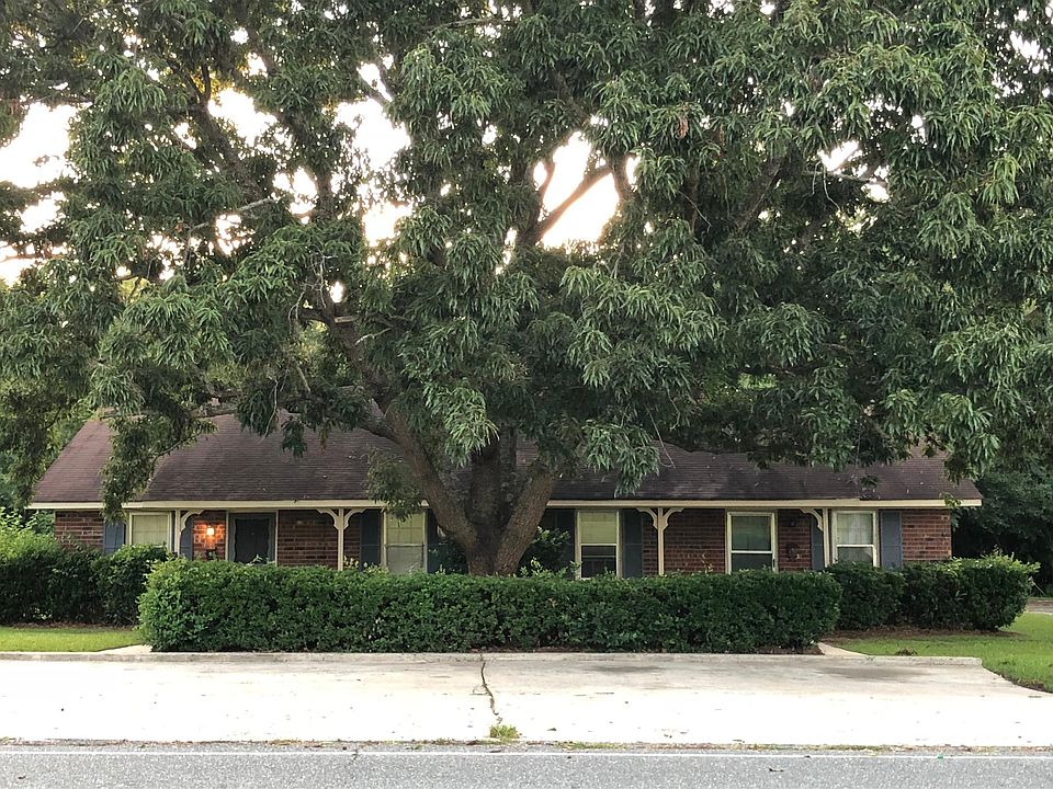 Beautiful cozy duplex. JUST REMODELED !!! New paint, new floors, new appliances. Call today to book a tour of the unit.