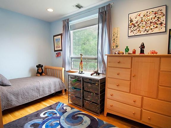 4th image of 142 Sackett St APT 2