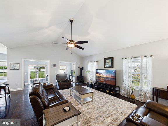 4th image of 22557 Hartschorn Dr