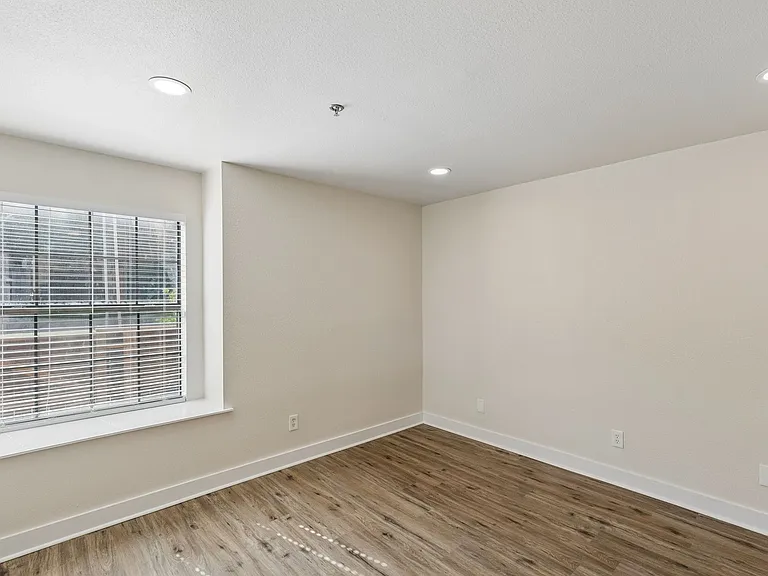 3901 Travis St #100 — Photo 13