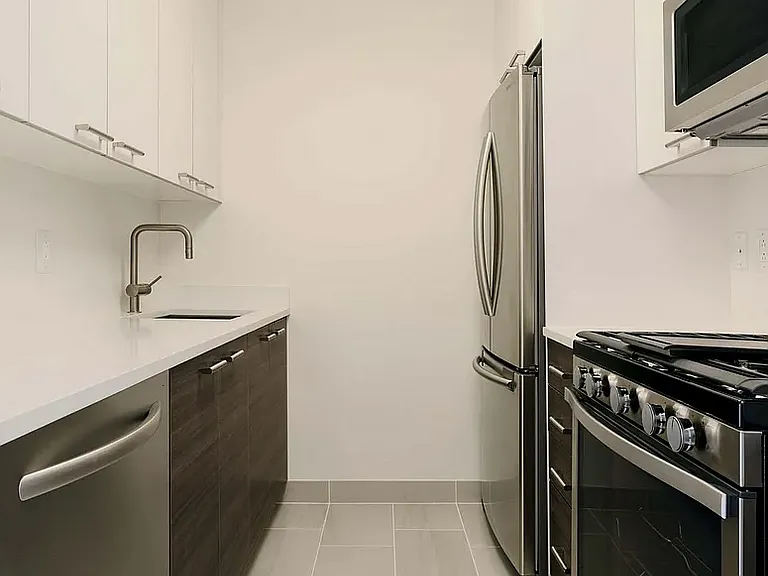 240 E 86th St #6N — Photo 3