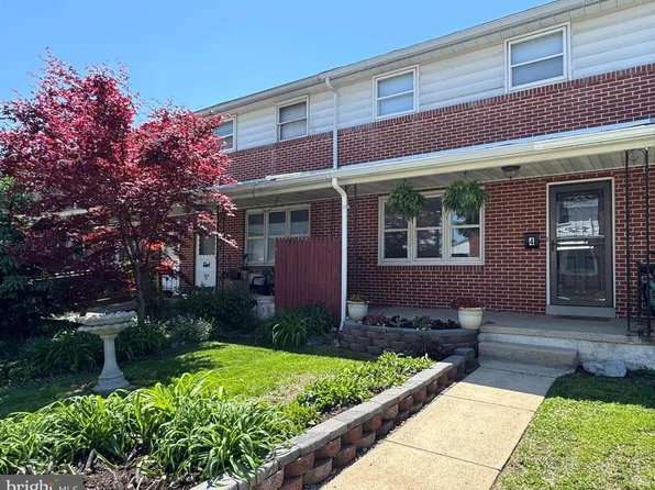 4 S Buttonwood St, Fleetwood, PA 19522