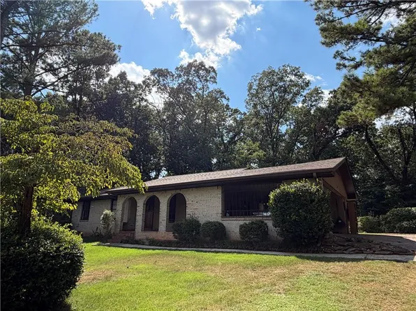 4847 Shadowwood Ct, Lilburn, GA 30047