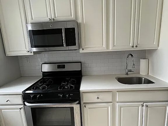 4th image of 135 Hawthorne St APT 4D