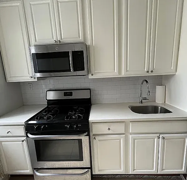 135 Hawthorne St #4D — Photo 4