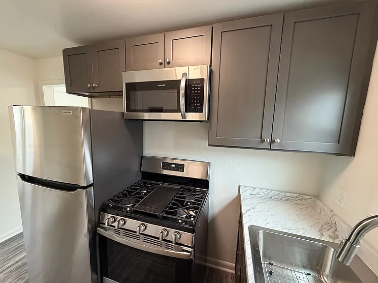 114 4th St #1 — Photo 7