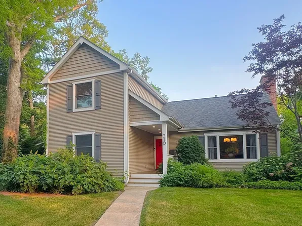 210 Woodward Ave, Geneva, IL 60134