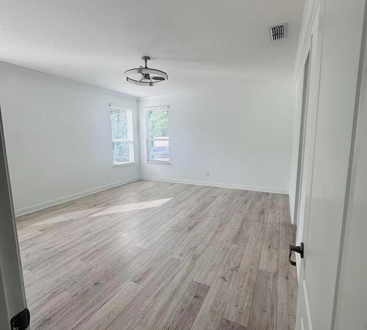 4 bed, 3.0 bath, 2667 sqft, $4,850 — Photo 3