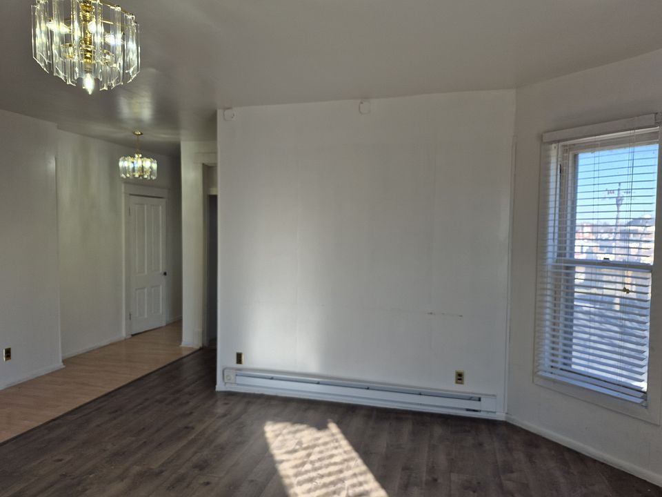 1st image of 1203 Bank St #1/2