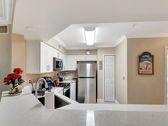 5th image of 500 Scotia Drive #305