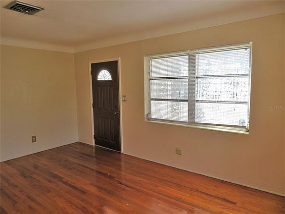 5th image of 2451 25th Ave S
