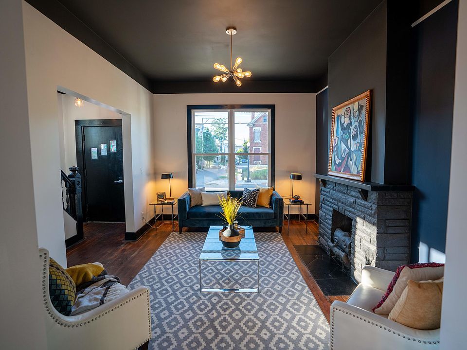 1st image of 1083-1085 E Long St