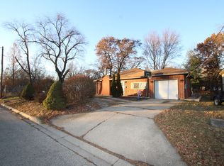 610 Stewart Ave, Woodstock, IL 60098