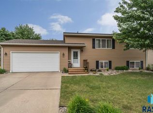 715 S Atkins Dr, Tea, SD 57064