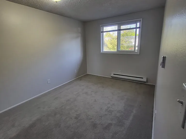 2202 NE 10th Pl #208 — Photo 9