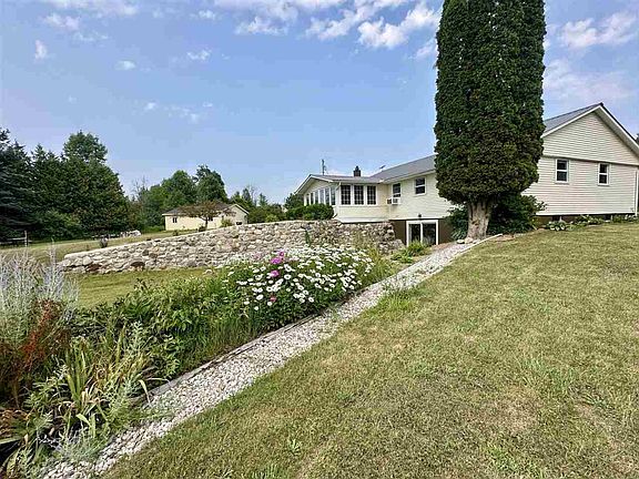 4th image of 4033 Beatty Rd