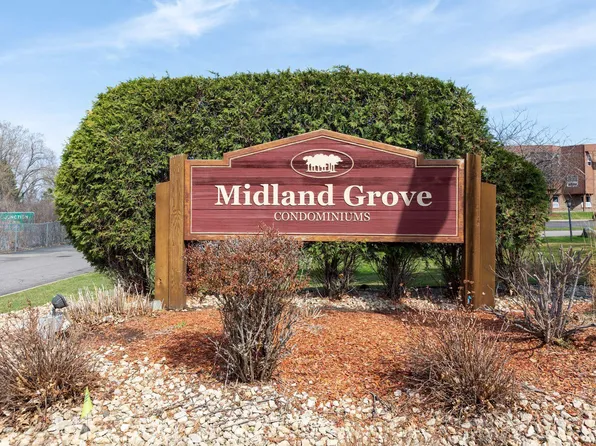 2240 Midland Grove Rd APT 306, Roseville, MN 55113