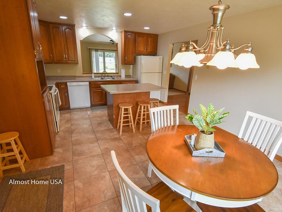 2144 Packerland Dr, Green Bay, WI 54304 Zillow