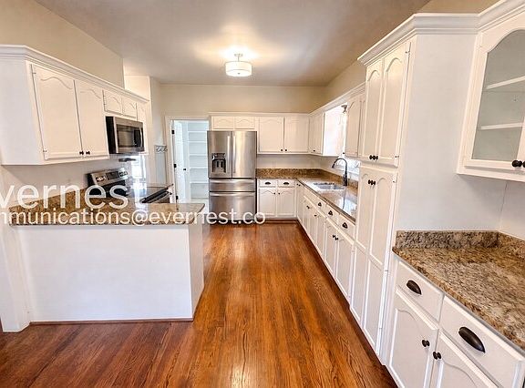 4th image of 3329 Brook Highland Cir