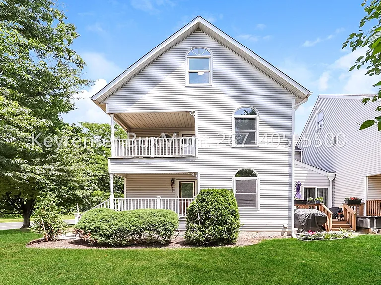 100 Victoria Dr — Photo 13