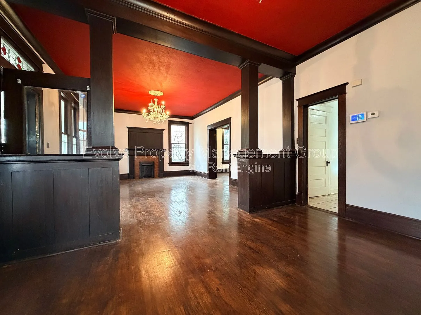 3 bed, 2.0 bath, 2852 sqft, $1,950 — Photo 2