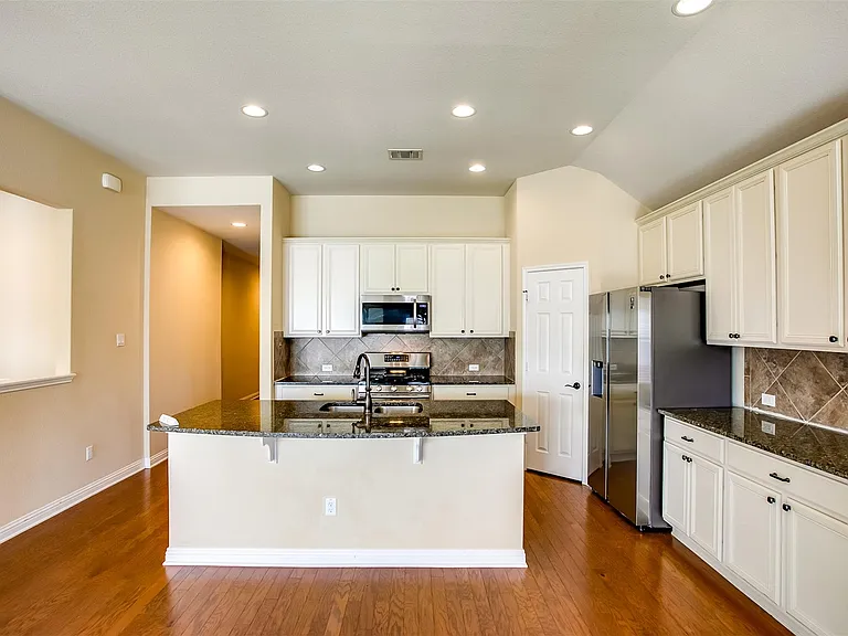 1721 Elaina Loop — Photo 10