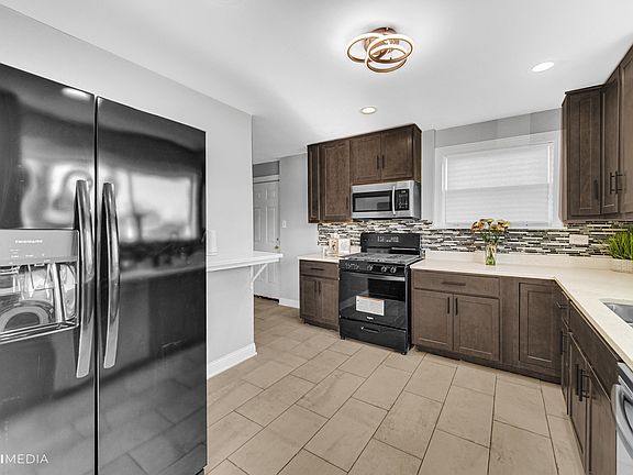 2nd image of 626 E Sibley Blvd