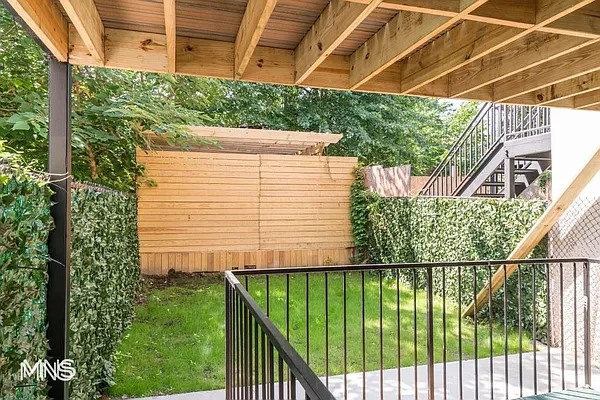 Rented by MNS | media 18