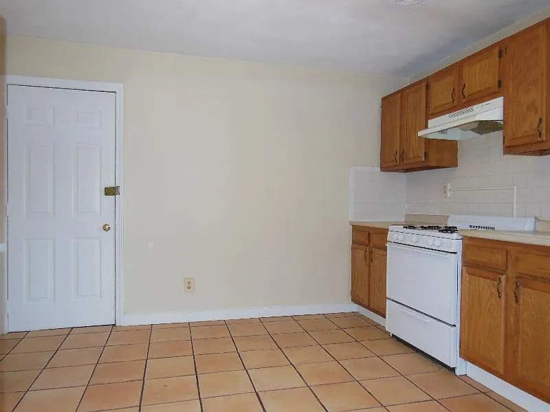 2 bed, 1.0 bath, $3,000 — Photo 3