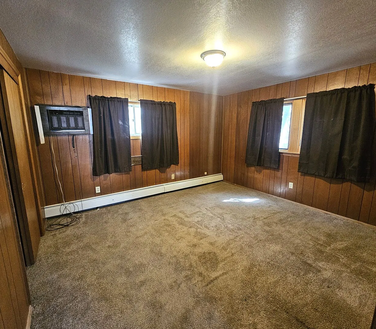 4 Bedroom 2 Bathroom — Photo 4