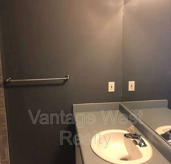 2433B Sexsmith Rd — Photo 6