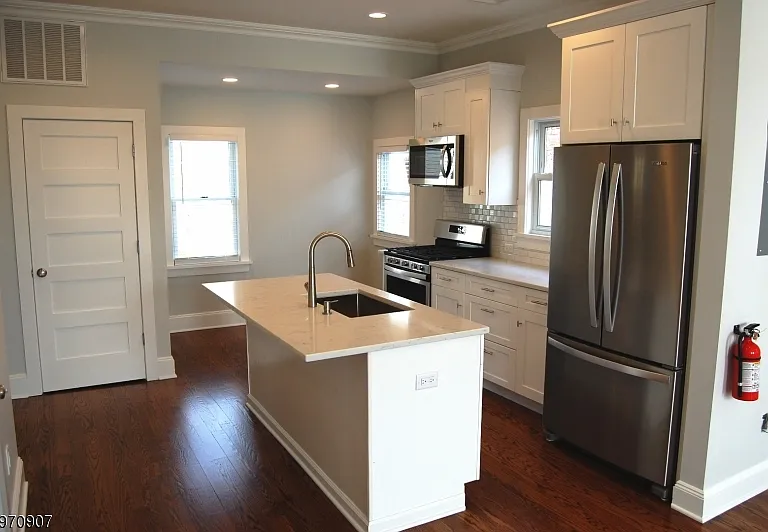 49 Park Ave — Photo 1