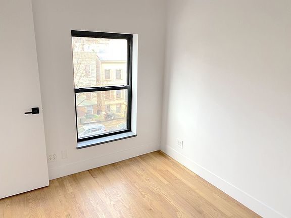 4th image of 83 Clermont Ave