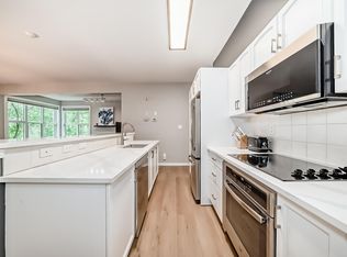 9828 112th St NW #303, Edmonton, AB T5K1L4