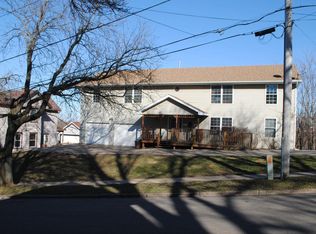 800 Air Hill St APT 3, Dubuque, IA 52001
