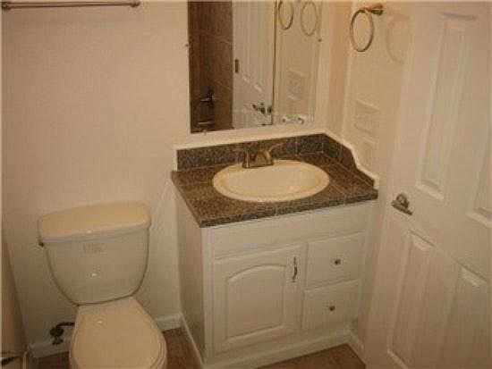 2nd image of 924 28th St NE #924
