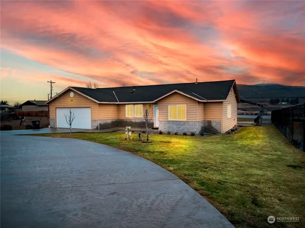 2049 Columbia Avenue, Bridgeport, WA 98813