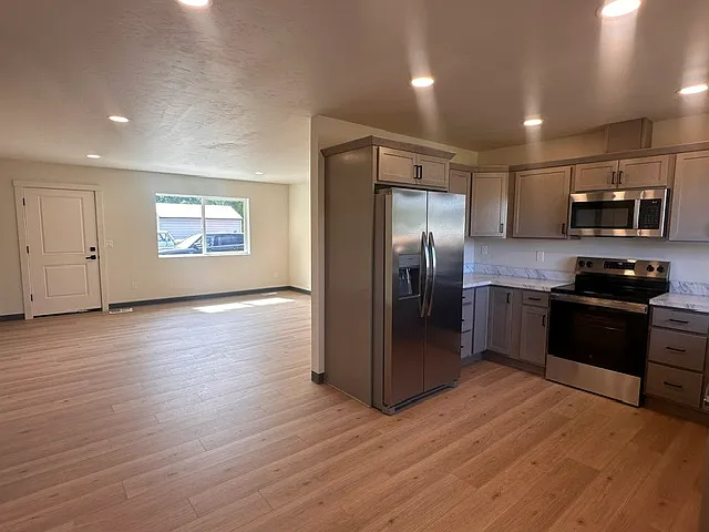 823 W Galloway Ave — Photo 4