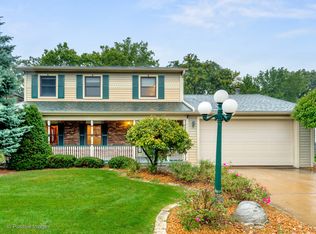 425 Glenys Dr, Lemont, IL