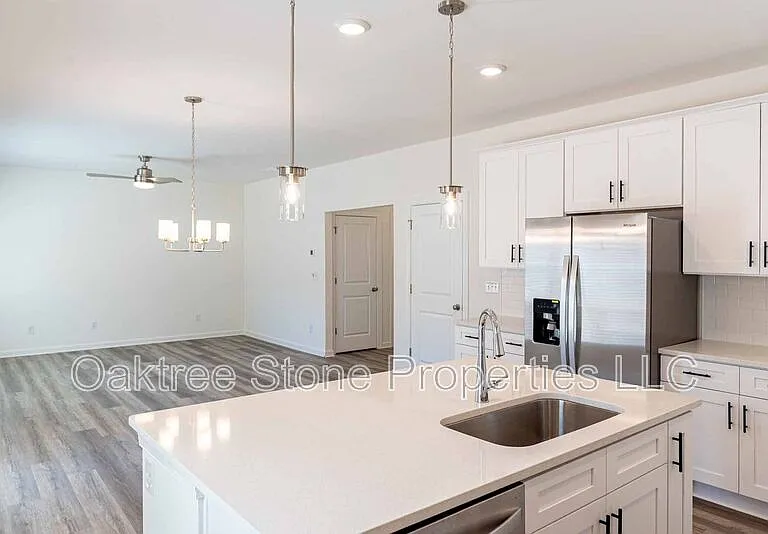 3348 Pepperpike Ct — Photo 9