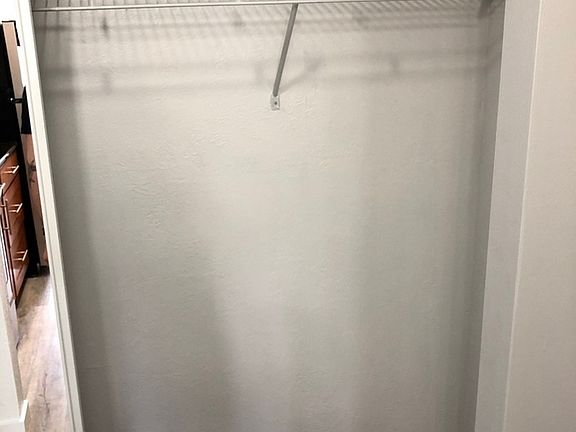 5th image of 2839 Thorndyke Ave W APT 1