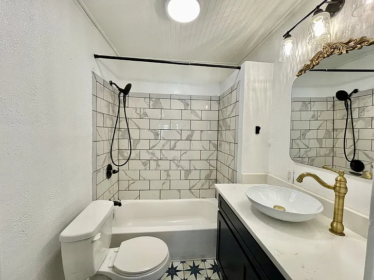 536 Pearl St — Photo 16