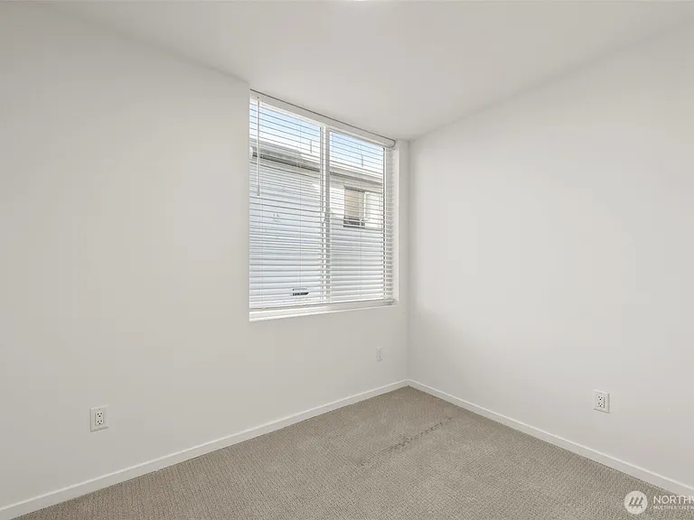 826 NW 52nd St #C — Photo 10