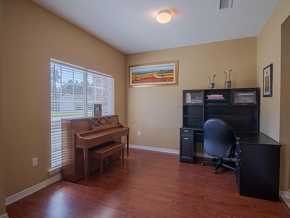 3rd image of 11247 Riverbend Dr
